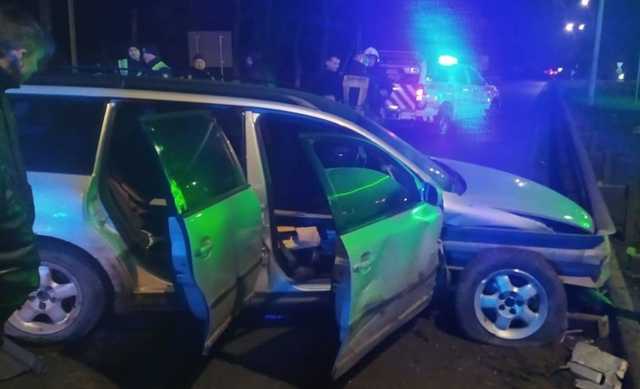 В Винницкой области автомобиль влетел в отбойник — травмировался ребенок и погибла его мать