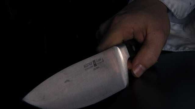 Киевлянку задержала полиция после того, как она воткнула нож в мужа из ревности