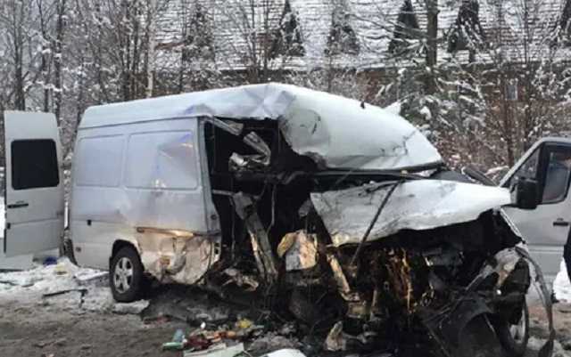 На Львовщине в тройной ДТП погибли два человека и четыре пострадали