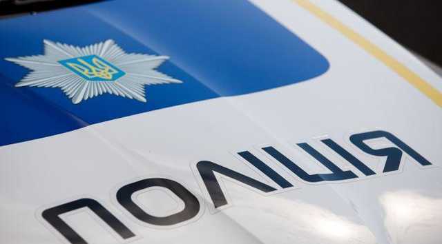 Требовали четверть миллиона несуществующего долга. В Киеве задержали двух полицейских