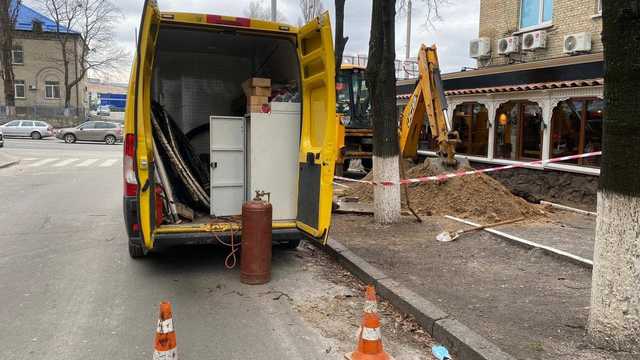 В центре Киева провалился асфальт