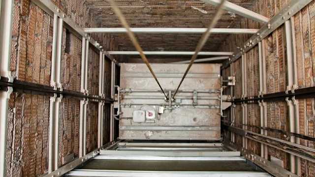 В Киеве строители провалились в шахту лифта, есть жертвы