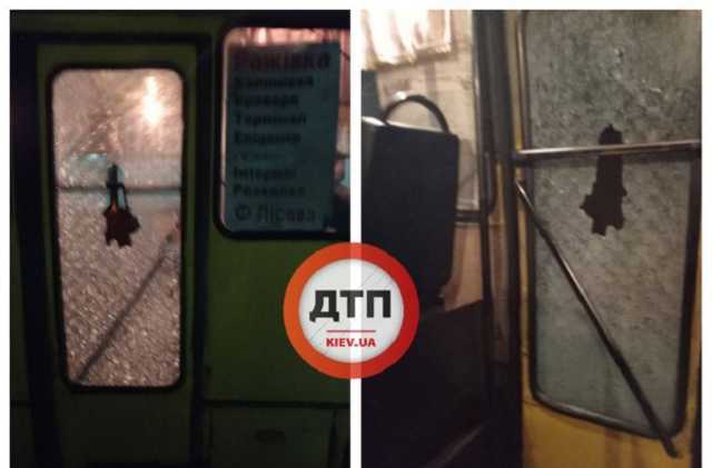 В Броварах неизвестный обстрелял маршрутку с пассажирами