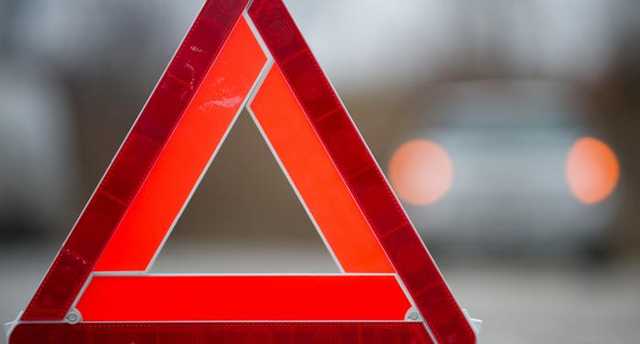 В Киеве автомойщик угнал Lexus клиента и въехал в отбойник