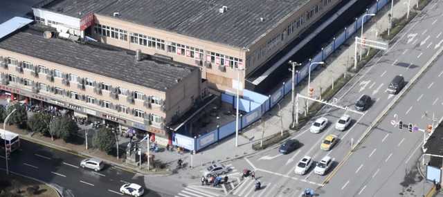 Эксперты ВОЗ добрались до рынка-"источника" коронавируса: первые детали из Уханя