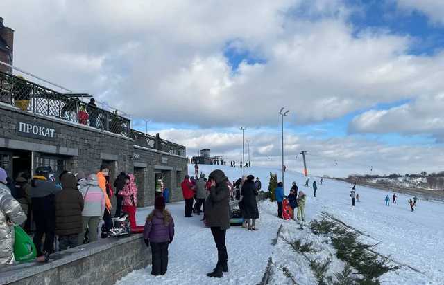 Украинцы без масок штурмовали лыжные "курорты" под Киевом