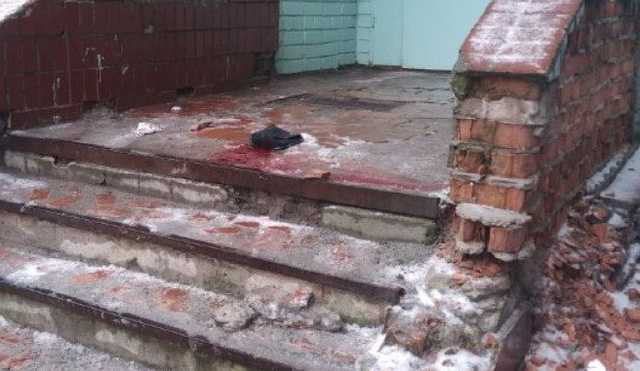 У Дніпрі самогубця впала на чоловіка, який виходив із будинку