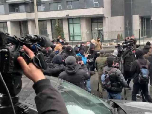 Стычки и задержания произошли в Киеве при пикетировании телеканала «НАШ»