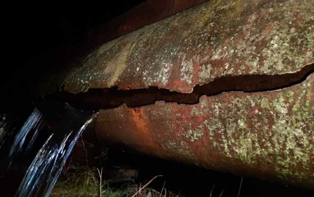 У Чернівцях прорвало магістральний водогін, частина міста залишилася без води