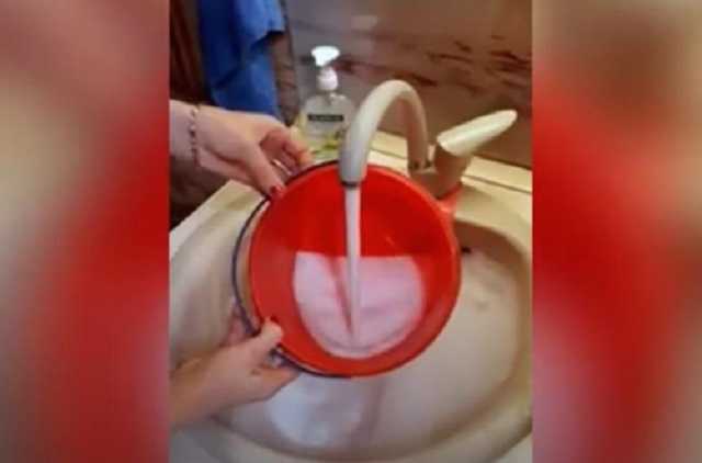 Отравить решили? Жители Ровенщины в недоумении из-за питьевой воды с мыльной пеной