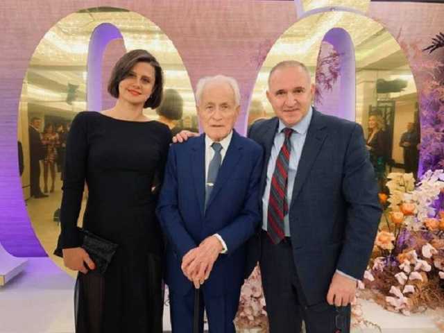 Тодуров «дорисовал линию жизни» отцу братьев Суркисов