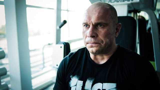 Кива в Раде снова рассматривал фото путан