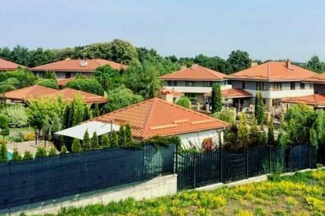 Дома Зеленского, Тимошенко и Богдана: как выглядят роскошные поместья в элитных поселках