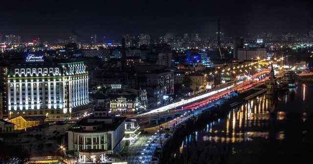 Подростки разбили витрины в центре Киева и выложили в сеть видео