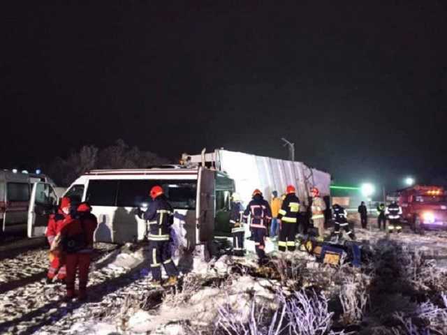 Смертельное ДТП в Прикарпатье: двое погибших и много пострадавших