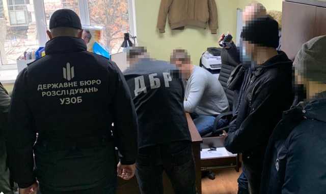 В Харькове адвокат предлагал взятку следователю ГБР