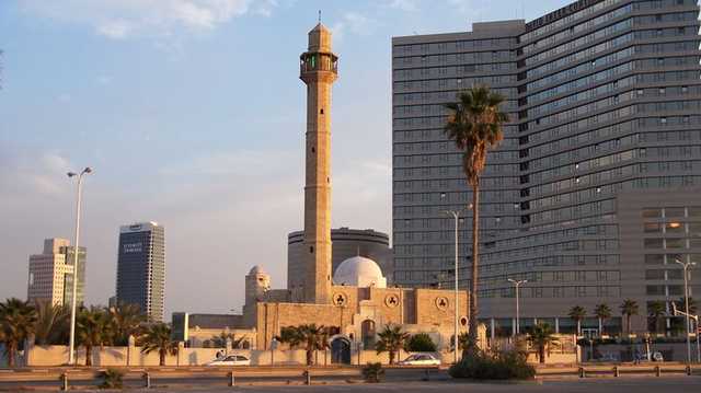 В Израиле начали вакцинировать от коронавируса иностранцев и беженцев