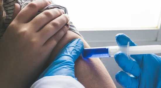 Вакцинация от COVID-19 может быть ежегодной, – глава Johnson & Johnson