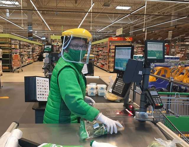 “Почалося бл@ть”: У супермаркеті Києва звільнили касира за відмову обслуговувати українською