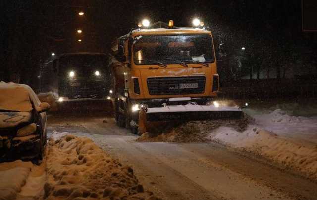 Власти Львова призвали работать дистанционно в четверг из-за снегопадов