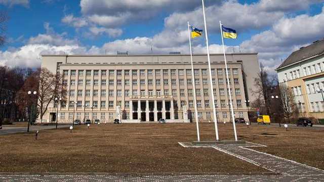 На Закарпатье депутаты 4 фракций просят отменить санкции против каналов Медведчука