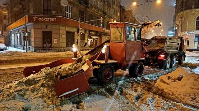 Львовянам рекомендуют не выходить из дома из-за снега. В пятницу могут объявить выходной