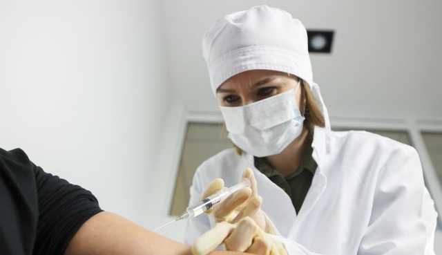 Минздрав утвердил рекомендации по COVID-вакцинации: кто и в какие сроки получит прививку