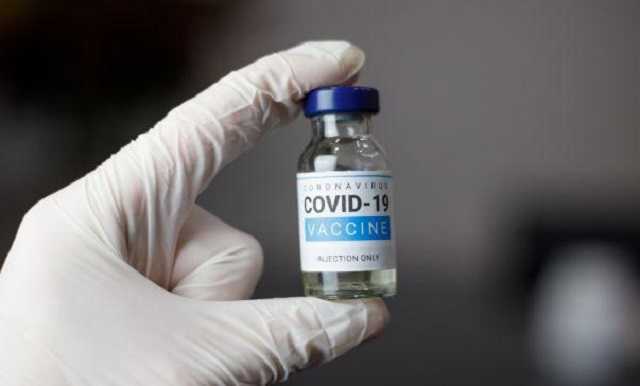 Во Франции рекомендуют давать одну дозу вакцины переболевшим COVID