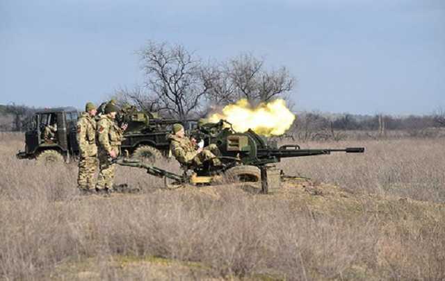 Піхотинці на Херсонщині тренуються знищувати наземні цілі з зенітних установок