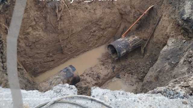 В Киеве прорванная труба затопила две улицы