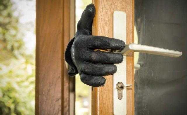 У Києві затримали чоловіка, який побив і пограбував пенсіонерку