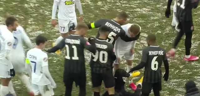 "Понабирали уродов чернож***": "Десна" оказалась в центре расистского скандала