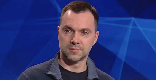 Арестович оскорбил военных ВСУ и женщин-политиков в прямом эфире
