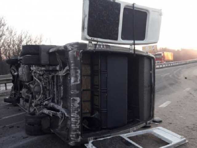 Много пострадавших: на Харьковщине пассажирский автобус лег на бок