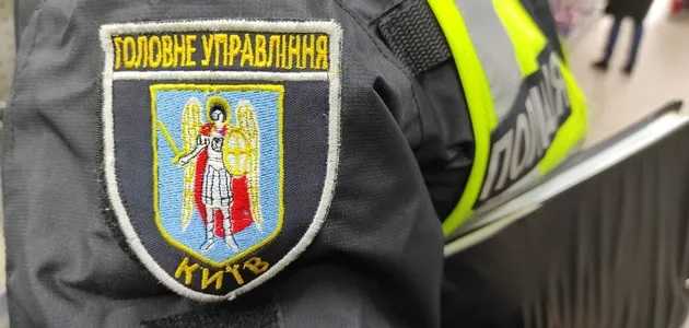 В Киеве с 16-го этажа выпала девушка