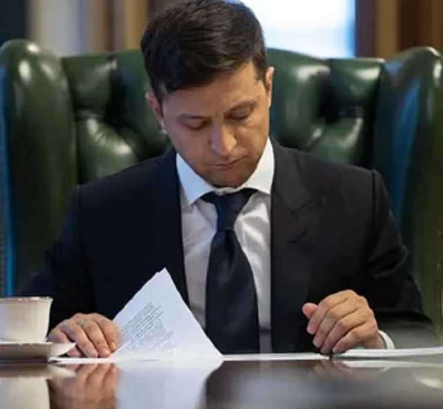 Зеленский увеличил помощь: кому и сколько будут платить