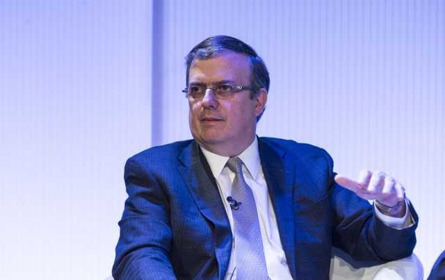 Мексика призвала богатые страны перестать "накапливать" COVID-вакцины