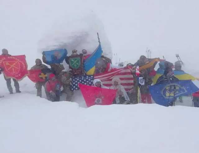 Солдаты ВСУ и НАТО вместе покорили Говерлу