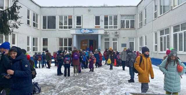 В двух частных школах Харькова ищут взрывчатку