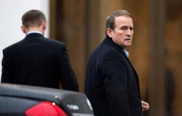 Кроме Медведчука под санкции попали еще 7 приближенных к нему людей: список