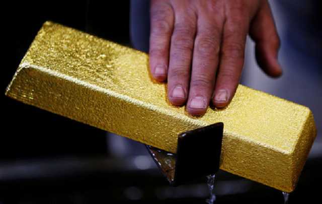 Россия вынуждена прикрывать черные дыры бюджета золотой затычкой