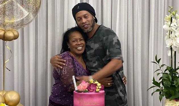 Мать Роналдиньо скончалась из-за коронавируса