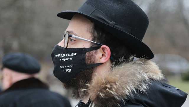 У людей, которые носят очки, меньше шансов заразиться COVID-19 — ученые