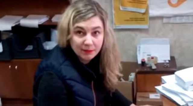 Сотрудницу "Укрпочты" уволили за нарушение "языкового закона"