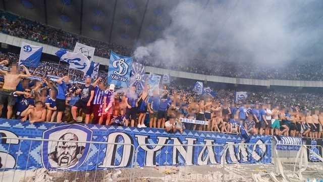 Медведчук на выход, Суркису приготовиться: ультрас вывесили политический баннер на матче Динамо