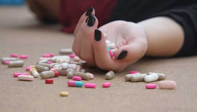 Попытки суицида подростков — три дня подряд: что делать?