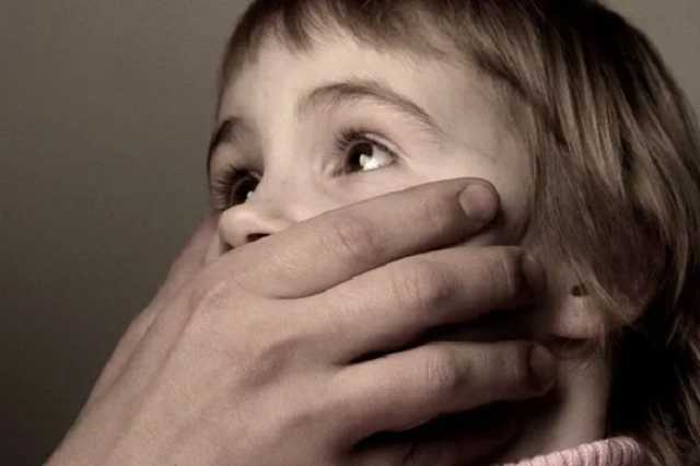 Под Киевом задержали педофила. Развращал двоих детей и снимал преступные действия на видео