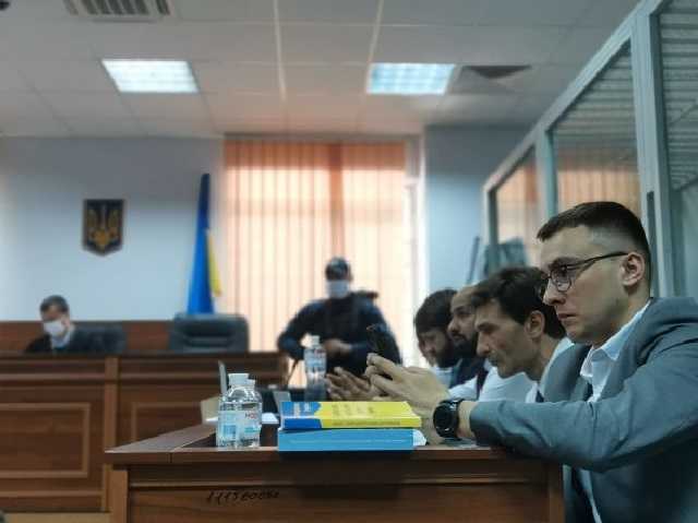 Стерненка з боєм вивезли з Приморського суду Одеси