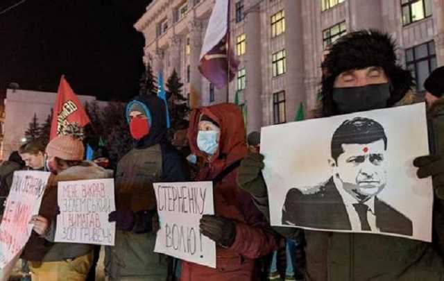 Зеленський заслужив на гучний протест коло свого Офісу й має лише один вихід