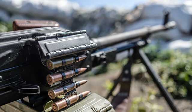 Экс-разведчик: Россия завозит на Донбасс боеприпасы и курсантов, ВСУ должны готовиться